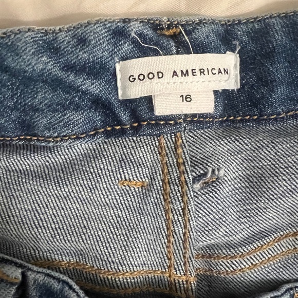 Good American Good Curve Straight Leg Jean - size 16, color: Indigo205 - Picture 7 of 7